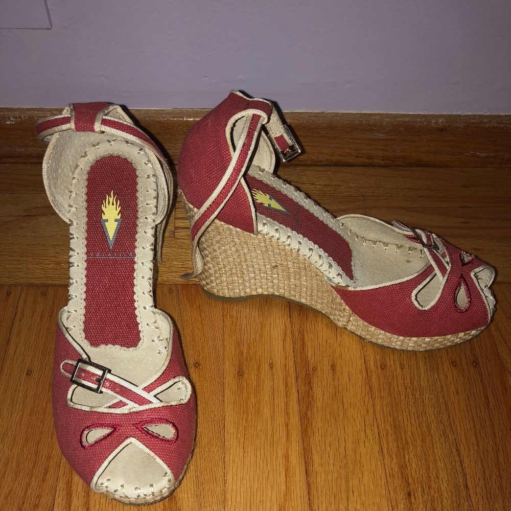 Volatile Sandal